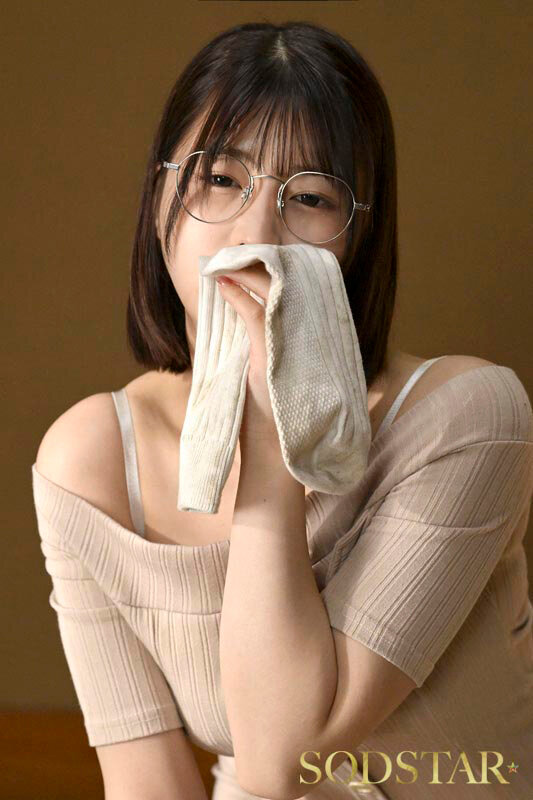 実家に嫁いできた奥さんは俺の家族が男クサさ抜群の性癖ど真ん中だったらしく、家族に忍んで全員とハメまくる絶倫人妻だったのでガテン系一家ファミリークラッシュ！ 唯井まひろ - サンプル画像 - 4