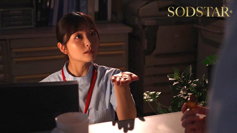 皆から好かれる院内のムードメーカー看護師A（26）職場で隠れモテしている既婚ドクターYが調合した謎のビタミン剤を盛られキメセク漬け ガンギマリよだれ垂れ流しグラインド騎乗位中毒者に 青空ひかり - サンプル画像 - 3