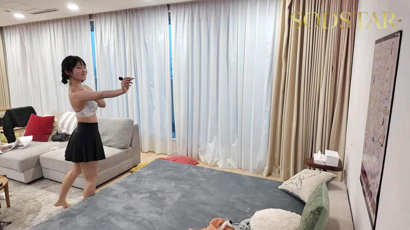 新川空と初対面のイケメン男を2人きりの部屋に置いてきた ヤリたくなったらいつでもOK！赤面イチャイチャセックスを24時間モニタリング 新川空 - サンプル画像 - 7