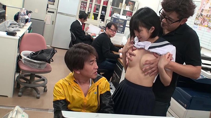 羞恥！クリ＆Gスポットダブル・ビッグバンローター！シビれて麻痺した湊莉久を痴●したら潮をだだ漏れ潮！潮！ - サンプル画像 - 14