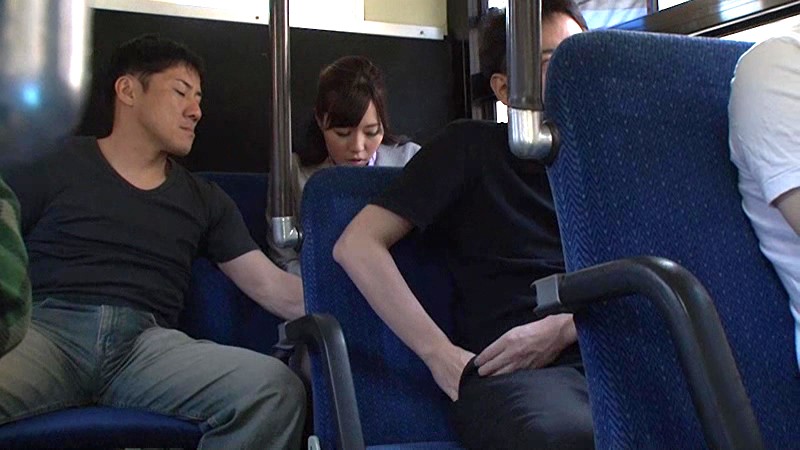 田舎通学バス、お嬢様女子校生を痴●しながら『騒いだらレ●プするぞ』と脅して連れ出し、結局最後は中出しレ●プ - サンプル画像 - 9