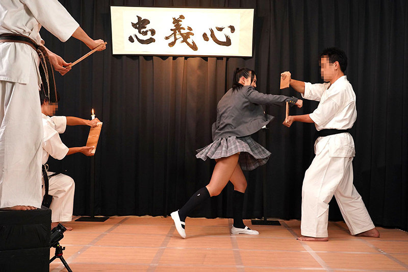 空手道三段 全国覇者！ 卒業式から3時間後に処女膜貫通デスマッチ！ - サンプル画像 - 5