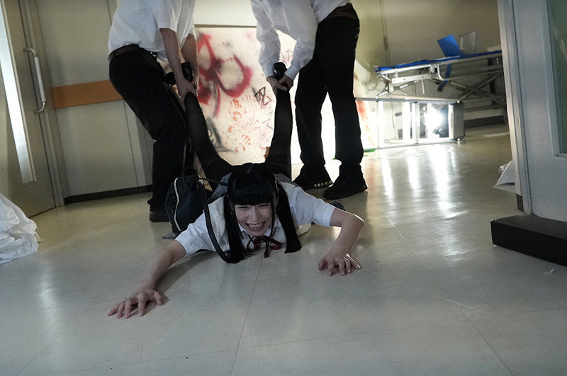 レ●プ！裏切りの連鎖！お嬢様学校の女子○生！中出しされたくなかったら、お前の友達を呼べ！生徒は自分の担任を、担任は教え子を身代わりにする無理矢理イカせる激ピスでエンドレス中出し・合計10発！！恐怖に支配された廃病院 - サンプル画像 - 11