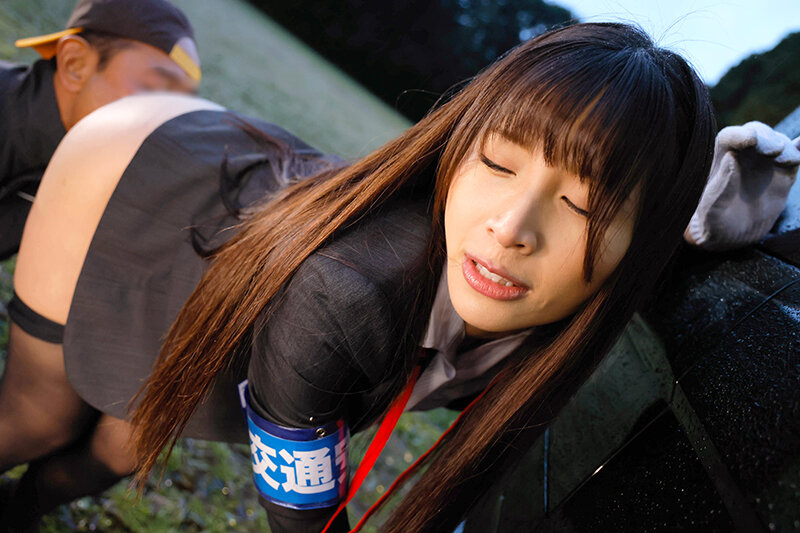 じいじ殺到！免許を返還したご褒美に青空SEX特典！村役場の黒パンスト事務員と潮吹きラストドライブ！ 南條彩 - サンプル画像 - 9