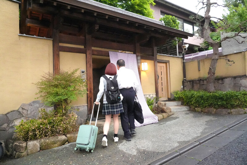 先生のことが大好きになってサセ子を卒業するあずあずの修学旅行抜け出し青空ベロキスデート 天月あず - サンプル画像 - 13