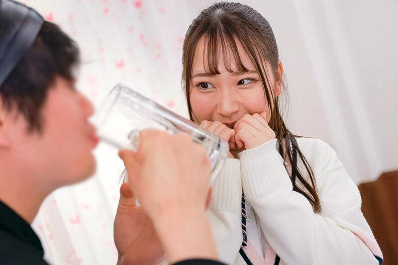 素人バラエティ 聖水を1杯3万円で売って下さい！街角でナンパをうぶっこJ○が挑戦する、オメコ蛇口から小便ゴキュゴキュ！おしっこ飲ませチャレンジ！人生初の放尿プレイですっかりあたおかになった素人娘は小便ぶちまけのナマ中出しSEXもOKしちゃうのか？ - サンプル画像 - 15