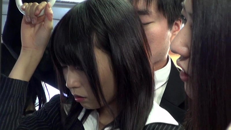 通勤バスはギュウギュウの満員で目の前には黒パンストのOLだらけ！どうしようもなく興奮しちゃった僕は生チ○コ擦りつけたら握り返してきた 3 - サンプル画像 - 8