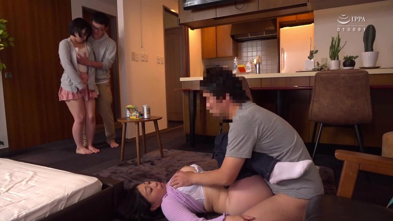 地味でおバカで巨乳だから付き合っている彼女に巨乳の女友達を呼ばせたら、皆お人良し巨乳でヤレちゃいます。 - サンプル画像 - 1