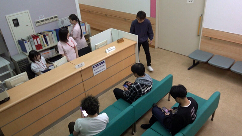 入院したら看護師がみんな巨乳でノーブラ！？2 ノーブラ透け乳首を押し付けられて巨乳の谷間を見せつけられたらもう我慢できません！！ - サンプル画像 - 18