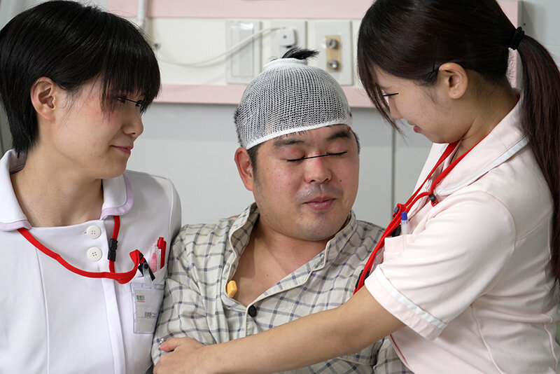 入院中にこっそりオナニーしようと思ったらいつもナースが邪魔しに来る！！巨乳デカ尻ナースに金玉パンパンになるまで我慢させられ誘惑されて我慢できません！？3 - サンプル画像 - 2