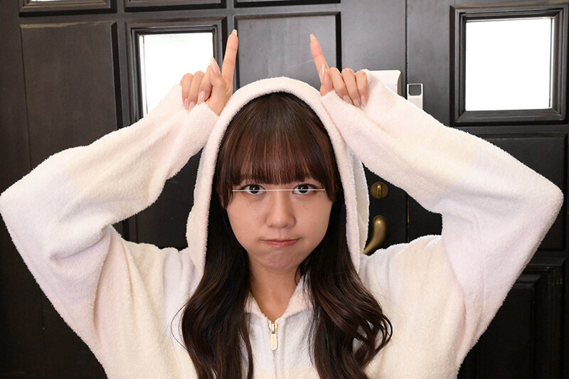 おにいちゃん！私とモフモフいたずら遊びしよ！ もふもふ部屋着でズボンも穿かずに無邪気にプリプリTバック尻が丸見えでまとわりついてくるので勃起した！ - サンプル画像 - 10