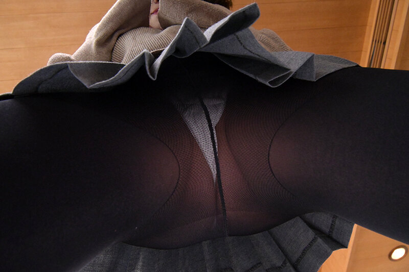 黒タイツパンツで元気づけてくれるお従姉ちゃん！ ほらほらいっぱい見て仕事の疲れも精子もドピュッと出してスッキリしちゃおうよ！協力してあげるね！ - サンプル画像 - 1