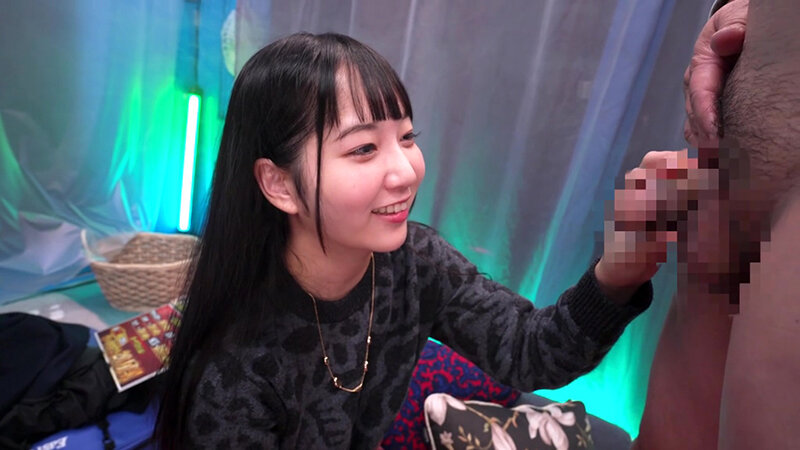 初めての移動式シーシャBar体験！興奮剤入りフレーバーで大胆になった男女が勃起したデカチンとおま〇こを擦り合わせたら素人娘は親友とSEXしてしまうのか？撮って出しマジックミラー号～まや＆けんじ編～ 葵井みずほ - サンプル画像 - 3