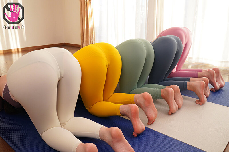 ヨガ体験教室の生徒で男は僕だけ…エロ目的での参加だと誤解されてはいけないと思えば思う程、美人インストラクターの突き出した美尻を見てチ●ポが反応してしまう…。下腹部の膨らみを見つかった僕は、体験コースには含まれていない集団エロレッスンに身を委ねてみる事に… - サンプル画像 - 3