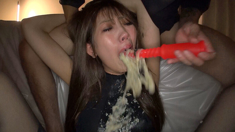 尻穴x膣穴x喉奥=3穴調教 大量ゲロ初解禁！！ 初めて出会った男の肉便器に堕ちた元レースクイーンの快楽中毒女 - サンプル画像 - 13
