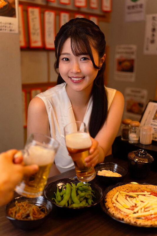お気に入りの可愛い後輩OLが酔った勢いで豹変！？バレたらヤバい個室居酒屋で暴走バキュームフェラ - サンプル画像 - 1
