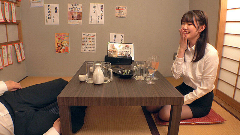 お気に入りの可愛い後輩OLが酔った勢いで豹変！？バレたらヤバい個室居酒屋で暴走バキュームフェラ - サンプル画像 - 10