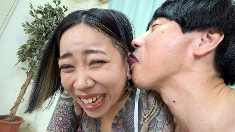 ぶっとび舌割れWピース スプリットタン＆全身タトゥー 結城雫 - サンプル画像 - 9