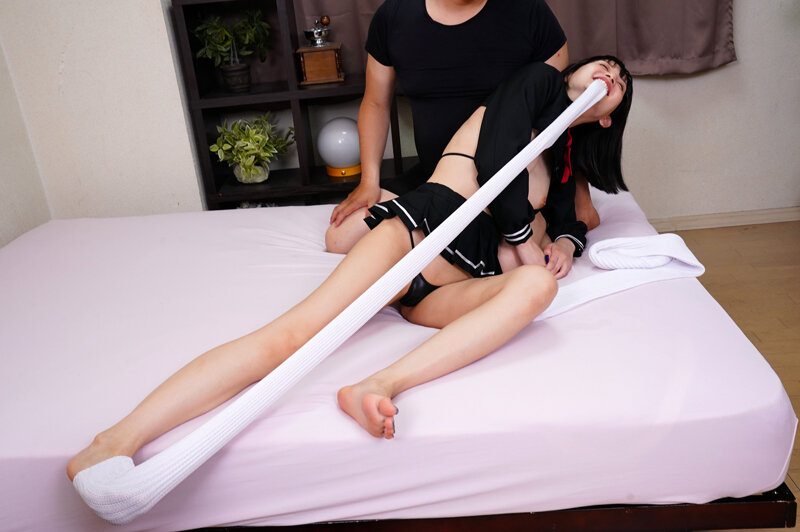 美女の足裏をふやけるまで舐めたい！ 静河 - サンプル画像 - 17