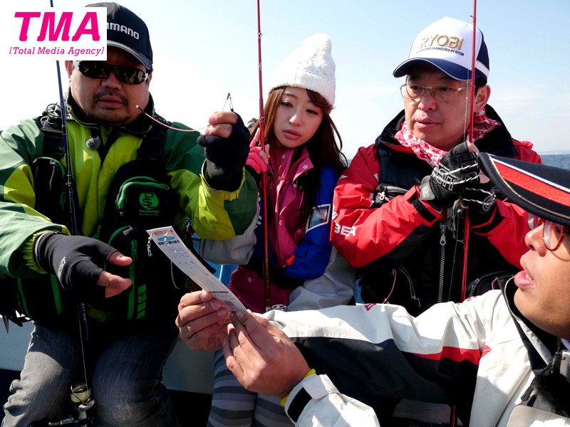 釣りバカおじさん日記 ～マドンナ初美沙希ちゃんとキス釣りチャレンジ！！～ - サンプル画像 - 2