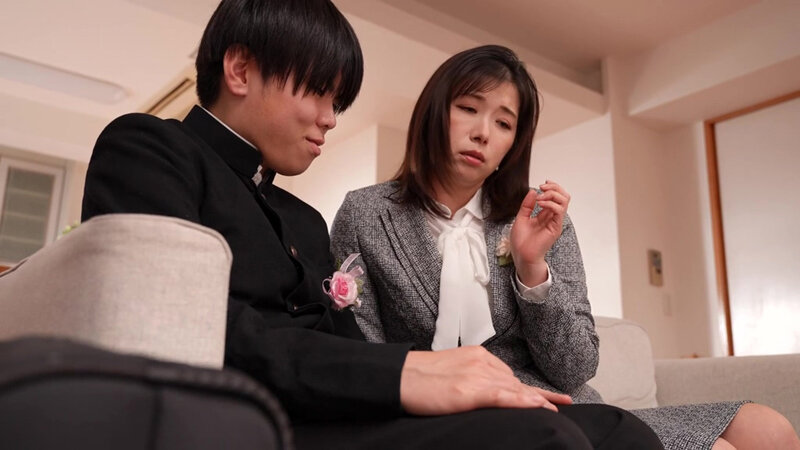 愛する息子の卒業記念に筆おろし - サンプル画像 - 1