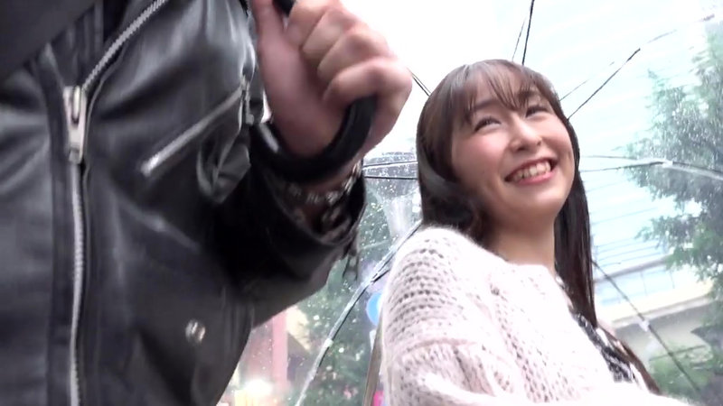 月曜から人妻ナンパ 4時間 旦那を仕事に送り出した週初め、どう見ても人妻さん丸出しなのに結婚してる事を隠して町ブラ中の奥さんは昼間のワンチャンSEXを待っている！！ - サンプル画像 - 1