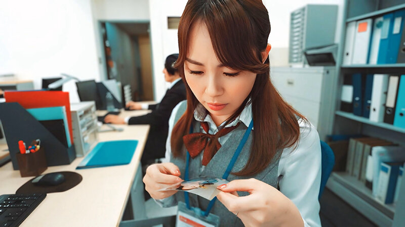大っ嫌いな上司に新婚女性部下がス●●●ングされて寝取られ肉便器に堕とされるまでの10日間の記録 宗像れな - サンプル画像 - 3