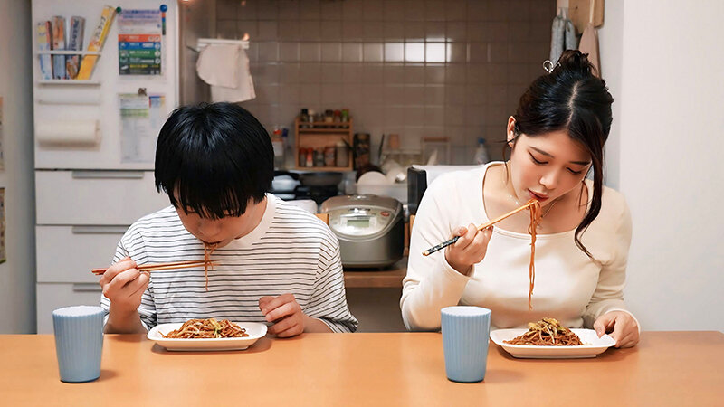 ウチの母親は怒る時にチ〇ポしゃぶるんだけど、これって毒親ですか？ 碧那美海 - サンプル画像 - 12