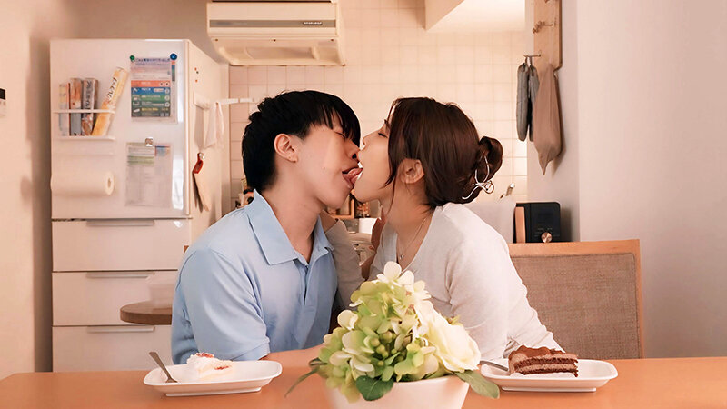 ウチの母親は怒る時にチ〇ポしゃぶるんだけど、これって毒親ですか？ 碧那美海 - サンプル画像 - 4