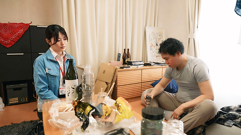 福祉課職員の人妻は訪問先の住人と一度だけ中出しを受け入れて不倫をした話 最上一花 - サンプル画像 - 2