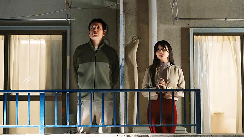 福祉課職員の人妻は訪問先の住人と一度だけ中出しを受け入れて不倫をした話 最上一花 - サンプル画像 - 9