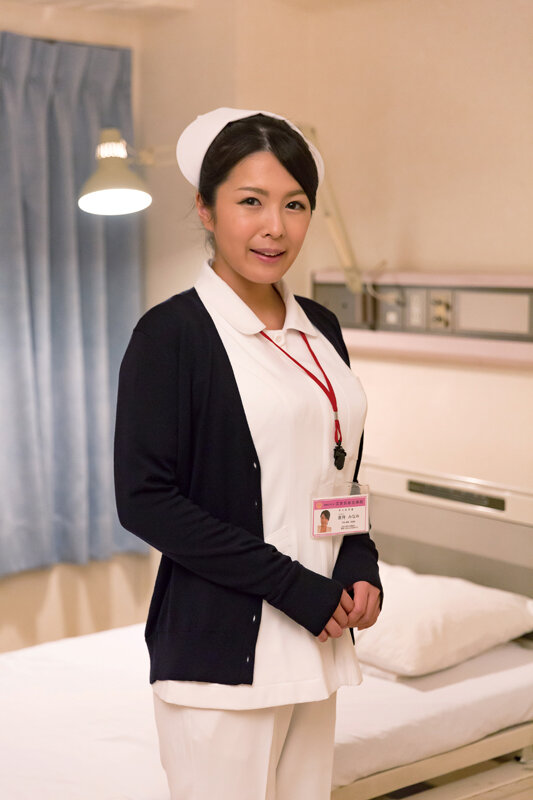 大部屋なのにチ〇ポが疼いて眠れないボクの精子を搾りとってくれるエロくて可愛い人妻看護師さん - サンプル画像 - 10