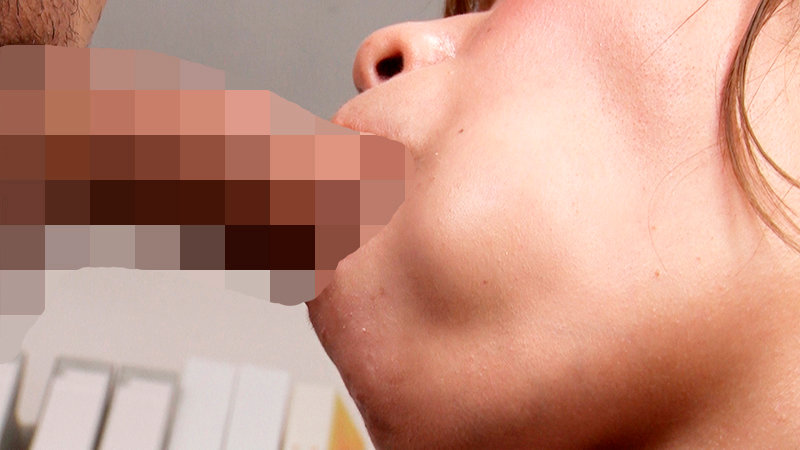 竿を喉奥に咥え込みながら顔動かさずに舌で亀頭かき混ぜ続けるフェラチオ - サンプル画像 - 19
