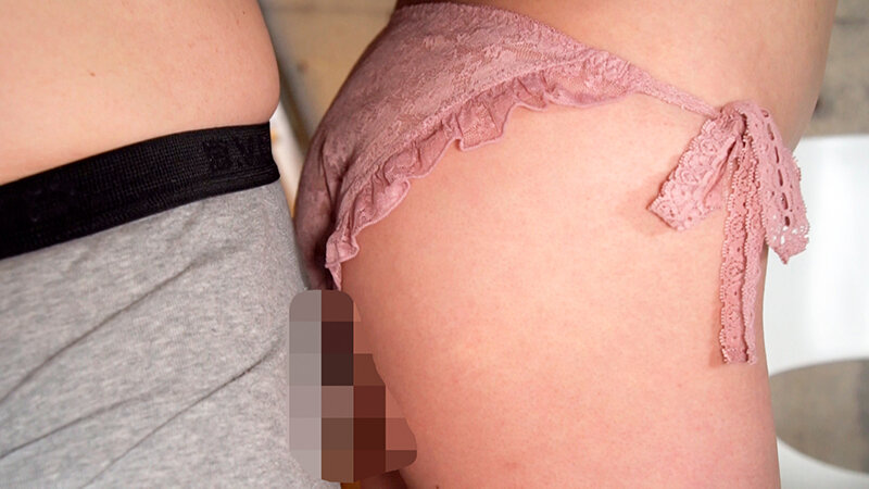 パンティの中にチ○ポを誘導し時々おマ○コにも挿入させてくれるお姉さん - サンプル画像 - 18