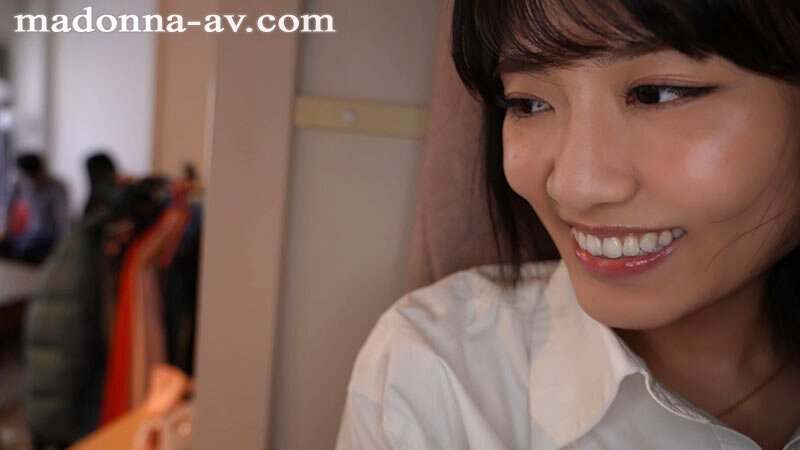 衝撃の略奪『寝取り』痴女ドキュメンタリー！！ これから新婚M男クンの愛の巣に潜入して、夫婦の愛をぶち壊しに行ってきます―。 神宮寺ナオ - サンプル画像 - 5