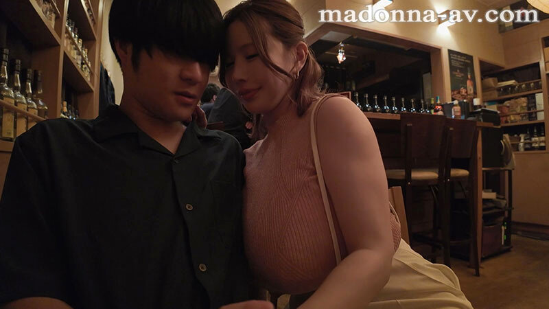 私の胸、大きすぎてゴメンね こんな場所なのに、Mカップ密着！！勃起を誘う痴女中出しデート 叶愛 - サンプル画像 - 8