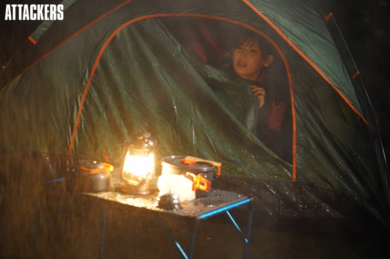 兄貴と倦怠期の義姉さんと危機的状況で二人っきりになってしまい、越えてはならない一線を越えてしまった。 明里つむぎ - サンプル画像 - 12