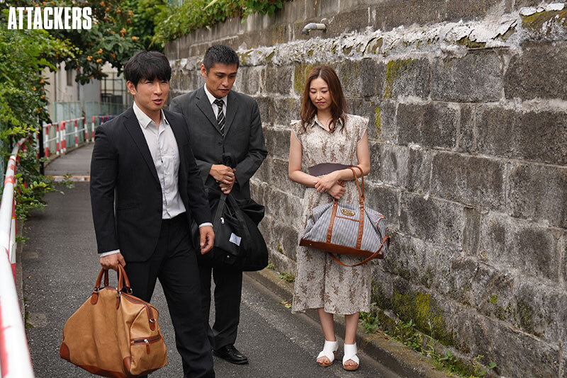 妻を差し出すか、会社をクビになるか。究極の選択を迫られ、絶倫上司に妻を差し出すしかなかった言いなり温泉旅行。 夏目彩春 - サンプル画像 - 8