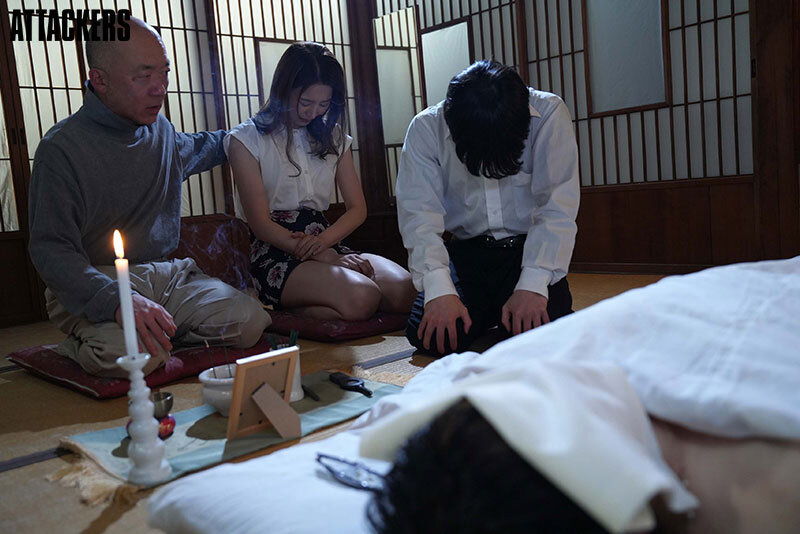 亡くなった夫には言えません。寂しさを埋めるように義父と毎日求め合って妊娠までしてしまったなんて。 夏目彩春 - サンプル画像 - 3