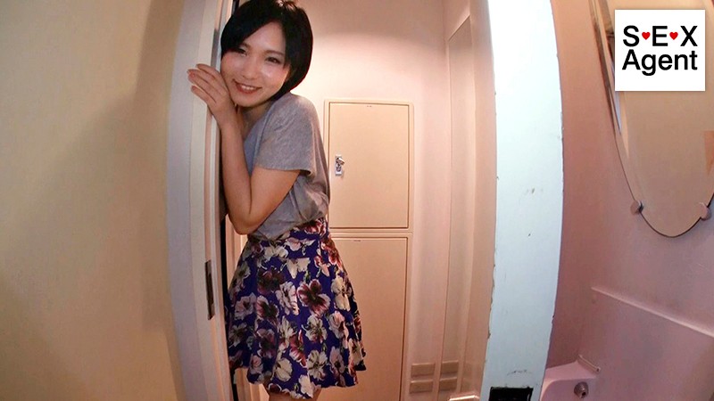 クラブでナンパしたちっぱいビッチな女子大生との酩酊セックス 新美かりん - サンプル画像 - 10