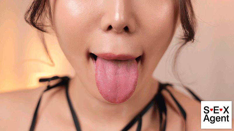 唾液！尿！潮！汗！ありとあらゆる体液をM男に強●摂取させる女 月島さくら - サンプル画像 - 1