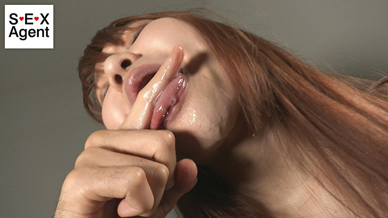 したたる唾液を観察するたっぷり指フェラ - サンプル画像 - 6