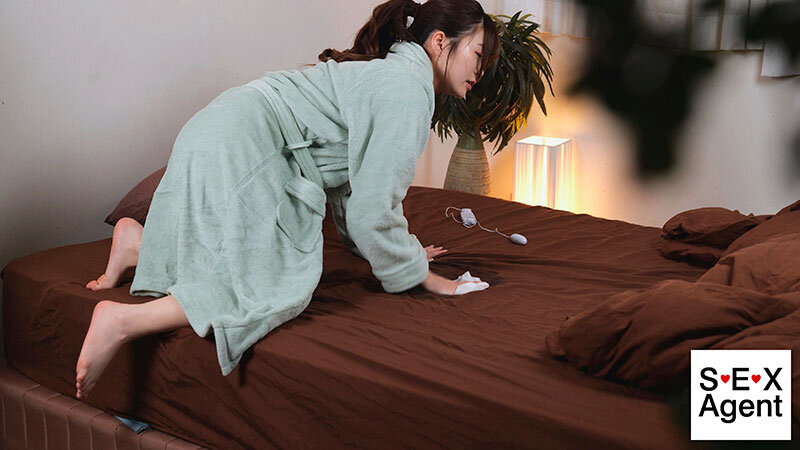 据え置きカメラの前でオナニーしたらおもらししちゃった女達 - サンプル画像 - 12