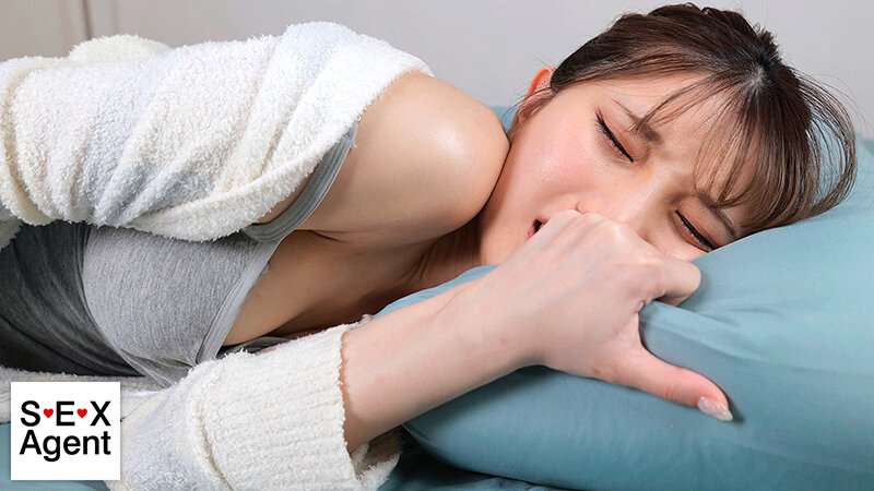 隣で添い寝しながら囁きオナニーをする女の顔 - サンプル画像 - 3