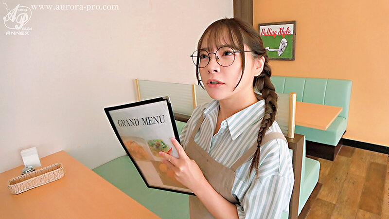 隠れ肉食女子の誘惑 喫茶店で働く地味子ちゃんはオヂ好きの隠れビッチ！マスターを痴女って店内密会！ 一条みお - サンプル画像 - 2