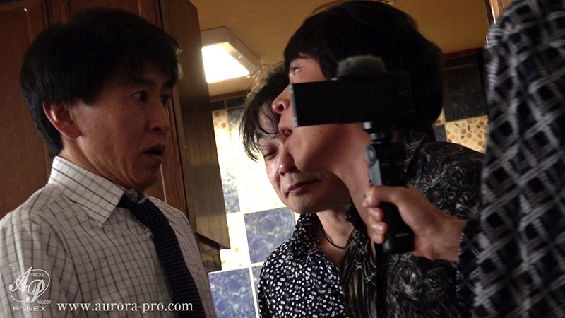 母と娘 輩達の鬼輪●の末、絶望交換種付け 「あゝ私の目の前で、彼氏（婚約者）がお母さんの中に射精して、私の膣中には....」弥生みづき 川上ゆう - サンプル画像 - 12