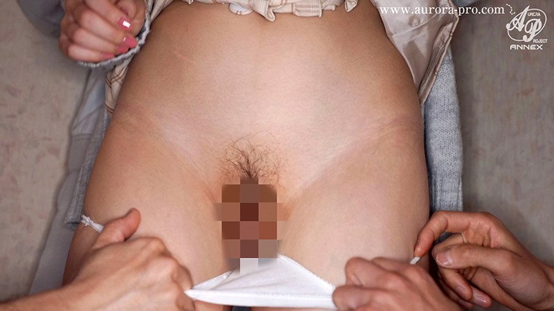 下卑た小父様たちに輪されるって蕩けちゃう…。 白桃はな - サンプル画像 - 13