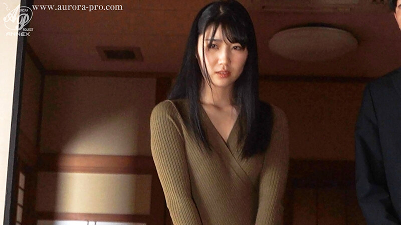 堕とされた巨乳見習い若女将 まだ身体を許していない婚約者の目の前で、輩達から淫らな肉棒奉仕を仕込まれ... 夏巳ゆりか - サンプル画像 - 11