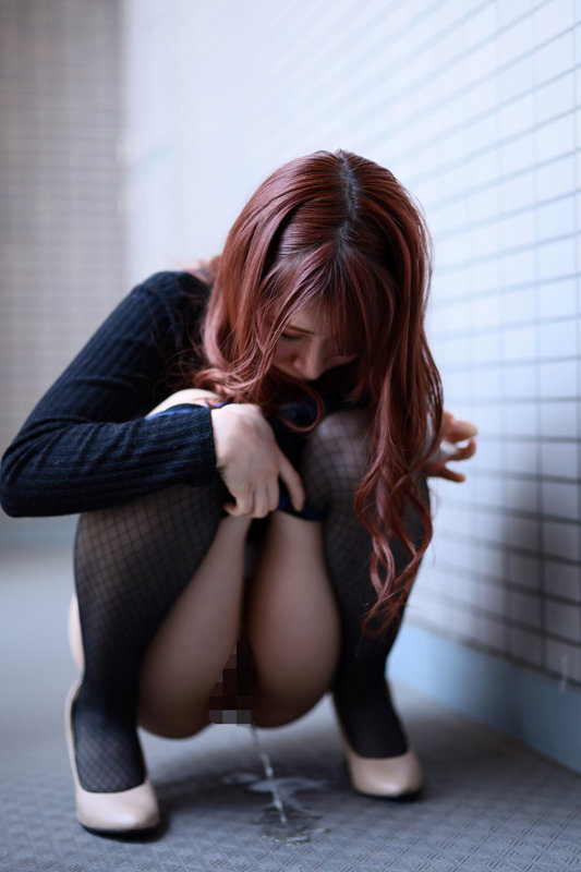 「こんなところでゴメンなさい…。でも、もう我慢出来なかったの…」 トイレが故障で使えず膀胱限界の放尿婦人36人 - サンプル画像 - 8