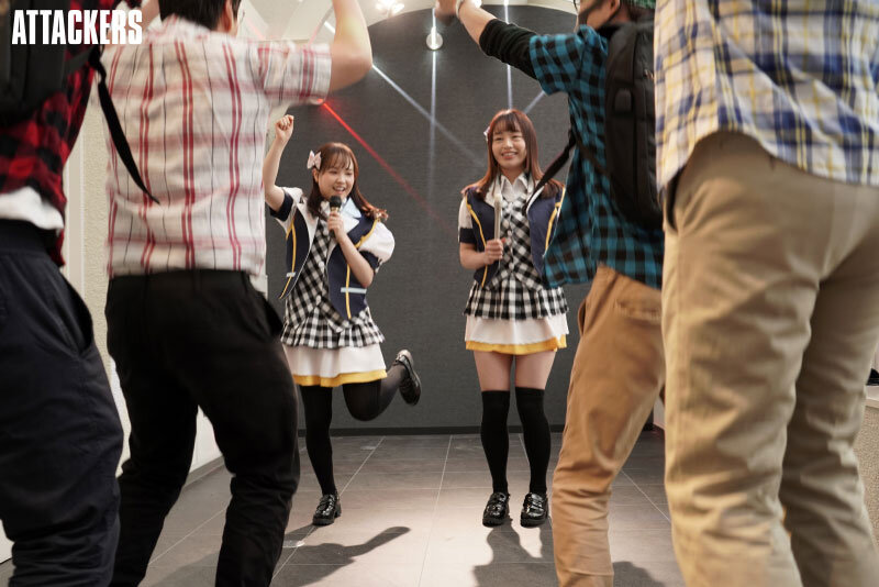 私たちは有名なアイドルになる為にお金持ちのオジサンたちのチ○ポをしゃぶって枕営業をしています。 - サンプル画像 - 10